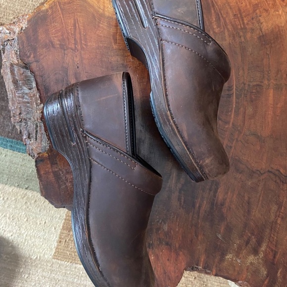 EU Size 38, Distressed Dansko Women's Clogs - Picture 2 of 3